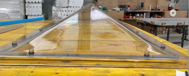 Lichtkuppel Oberschale Pyramidenform 80 x 80 cm (Nennmaß 80 x 80 cm - Kantenmaß 76 x 76 cm) Kopie