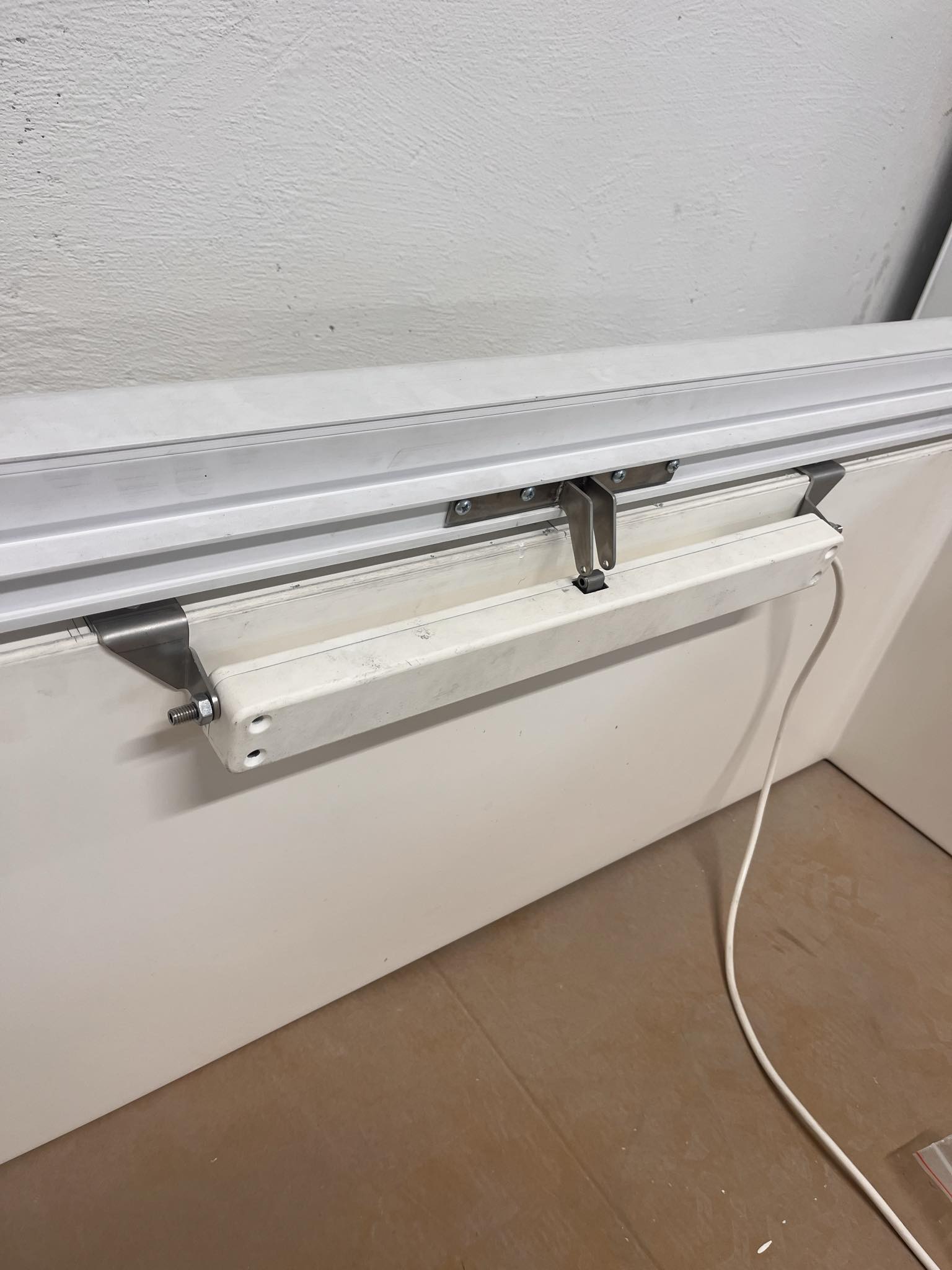 Lichtkuppel 120 x 120 cm, 3-fach verglast mit Motor, Aufsatzkranz Höhe 30 cm Lichtkuppel 120 x 120 cm, 3-fach verglast mit Motor, Aufsatzkranz Höhe 30 cm