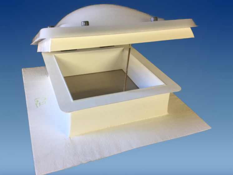 Lichtkuppel 80 x 80 cm mit Gasdruckzylinder und senkrechten Aufsatzkranz Lichtkuppel 80 x 80 cm mit Gasdruckzylinder und senkrechten Aufsatzkranz